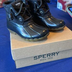 Sperry Kids Black and Brown Duck Boots with Toggle Laces